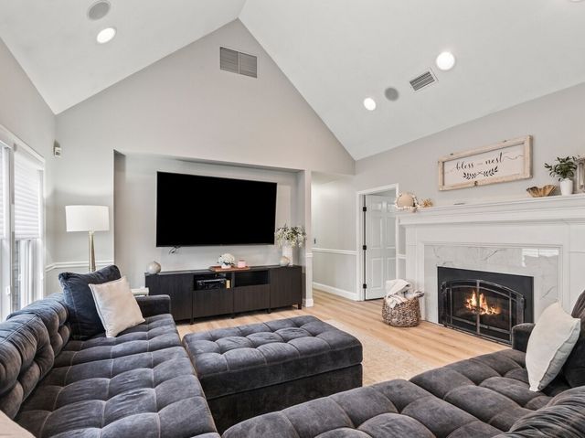 33 Smallwood Cir, Boylston, MA 01505