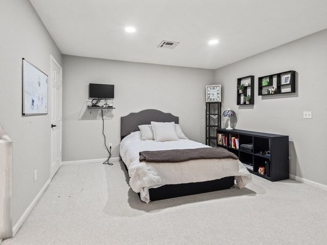 33 Smallwood Cir, Boylston, MA 01505
