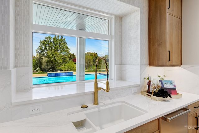 7014 N Spurwing Way, Meridian, ID 83646