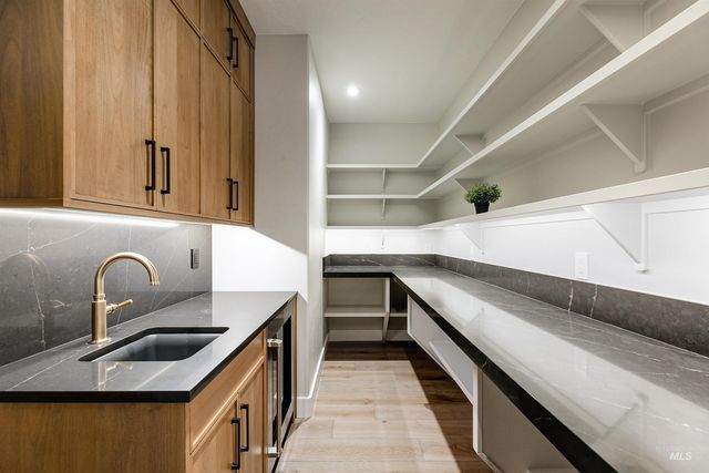 7014 N Spurwing Way, Meridian, ID 83646