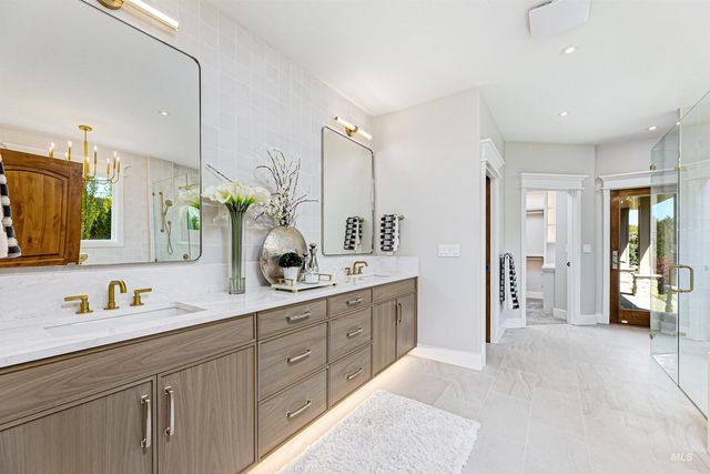 7014 N Spurwing Way, Meridian, ID 83646