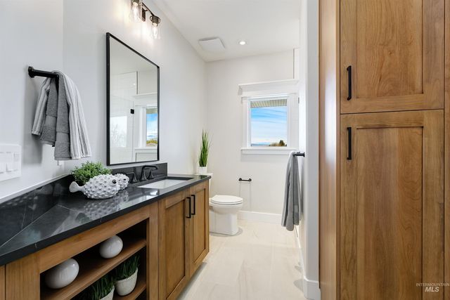 7014 N Spurwing Way, Meridian, ID 83646