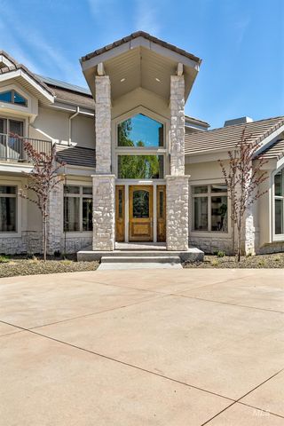 7014 N Spurwing Way, Meridian, ID 83646
