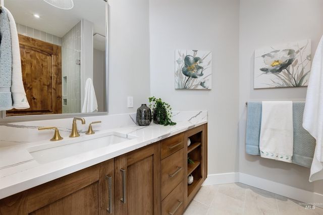 7014 N Spurwing Way, Meridian, ID 83646