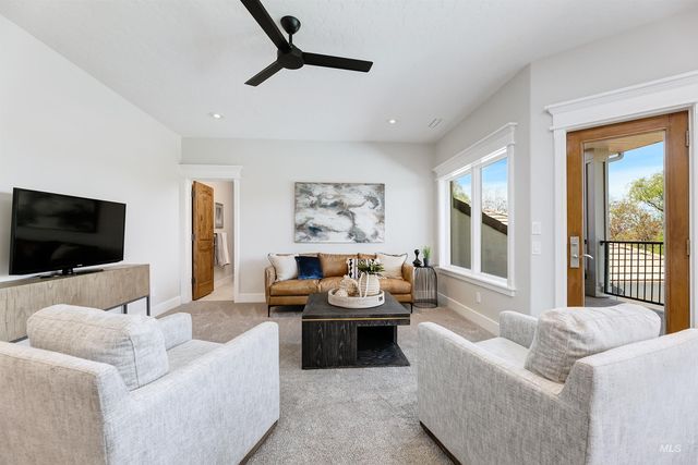 7014 N Spurwing Way, Meridian, ID 83646