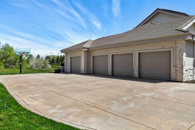 7014 N Spurwing Way, Meridian, ID 83646