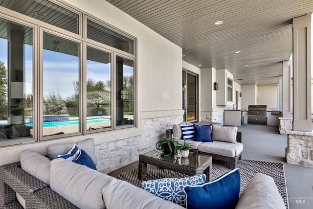 7014 N Spurwing Way, Meridian, ID 83646