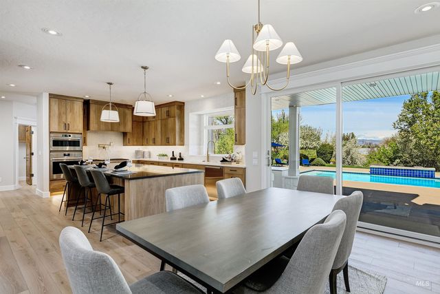 7014 N Spurwing Way, Meridian, ID 83646