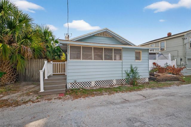 2825 3RD AVENUE N, St Petersburg, FL 33713