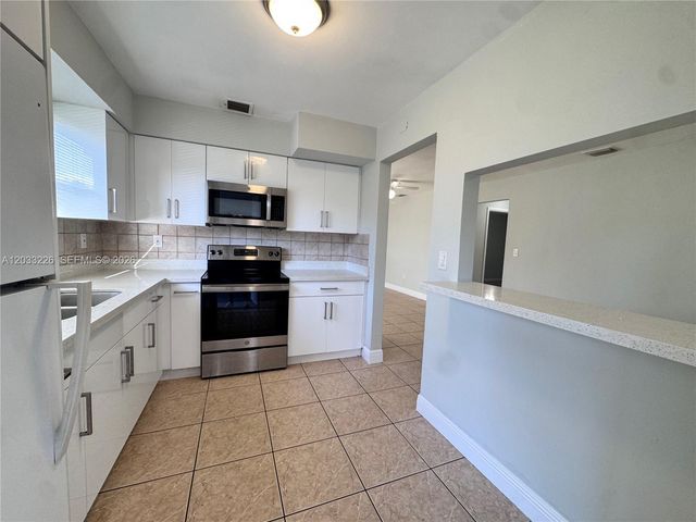 7900 NW 16th St, Pembroke Pines, FL 33024