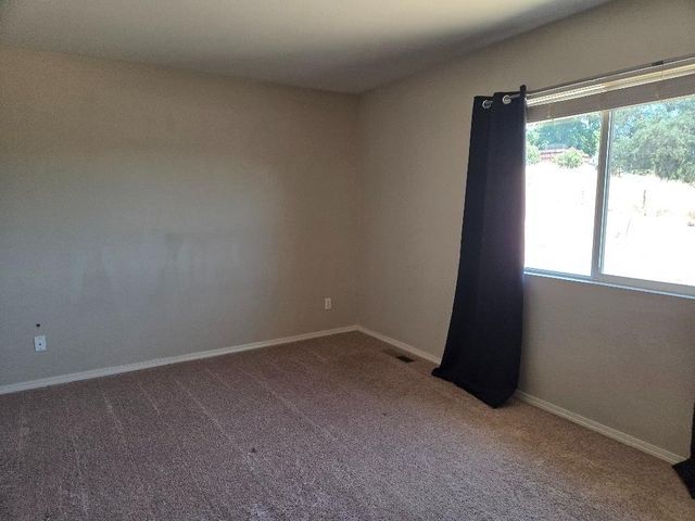 3327 Hartvickson Ln, Valley Springs, CA 95252