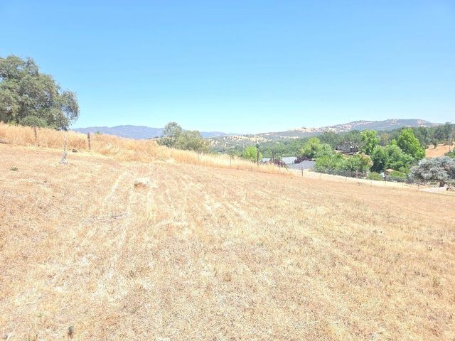 3327 Hartvickson Ln, Valley Springs, CA 95252