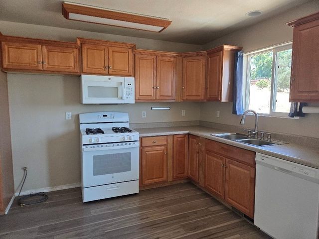 3327 Hartvickson Ln, Valley Springs, CA 95252