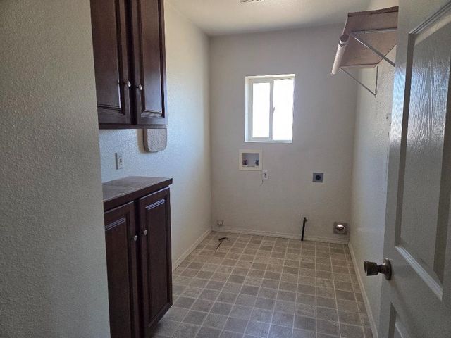 3327 Hartvickson Ln, Valley Springs, CA 95252