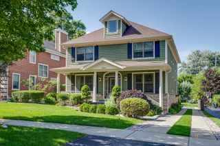 634 E Sunnyside Avenue, Libertyville, IL 60048