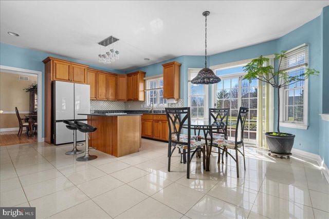 11 BRIARDALE CT, Plainsboro, NJ 08536