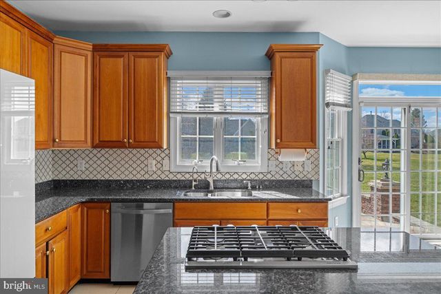 11 BRIARDALE CT, Plainsboro, NJ 08536