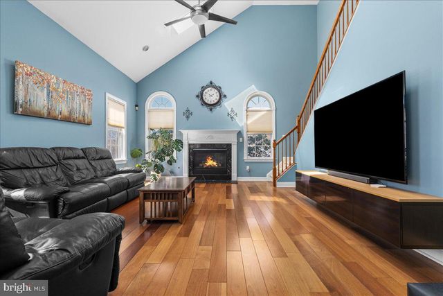 11 BRIARDALE CT, Plainsboro, NJ 08536