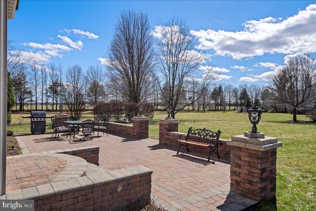 11 BRIARDALE CT, Plainsboro, NJ 08536