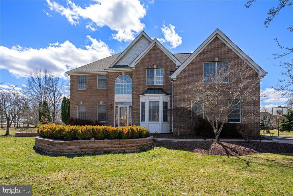11 BRIARDALE CT, Plainsboro, NJ 08536