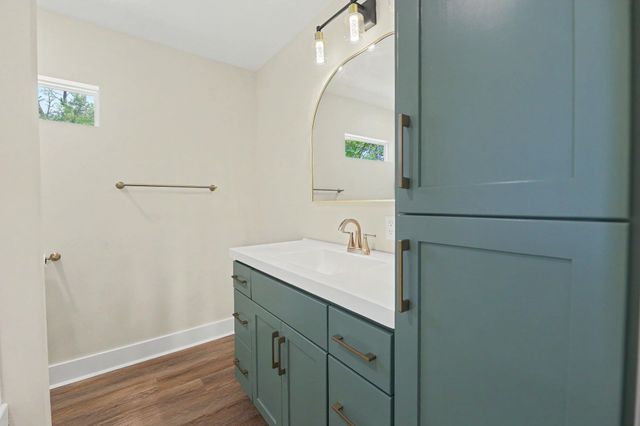 913 N Doris St, Wichita, KS 67212