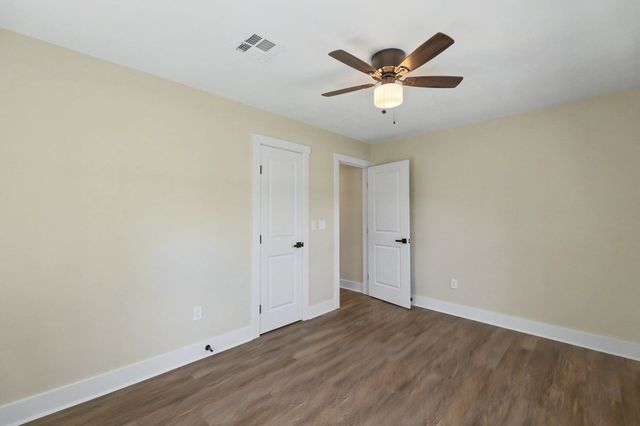 913 N Doris St, Wichita, KS 67212