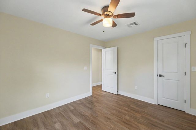 913 N Doris St, Wichita, KS 67212