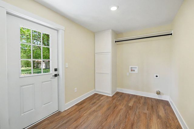 913 N Doris St, Wichita, KS 67212