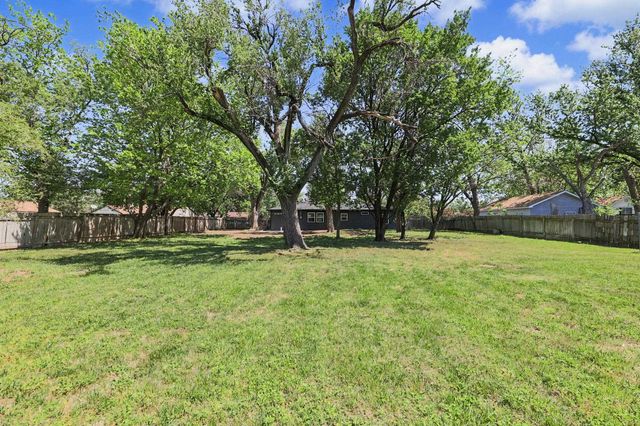 913 N Doris St, Wichita, KS 67212