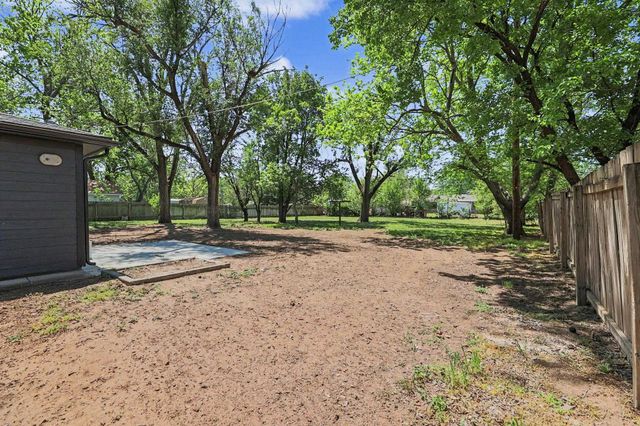 913 N Doris St, Wichita, KS 67212