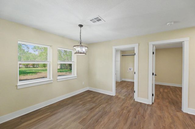 913 N Doris St, Wichita, KS 67212