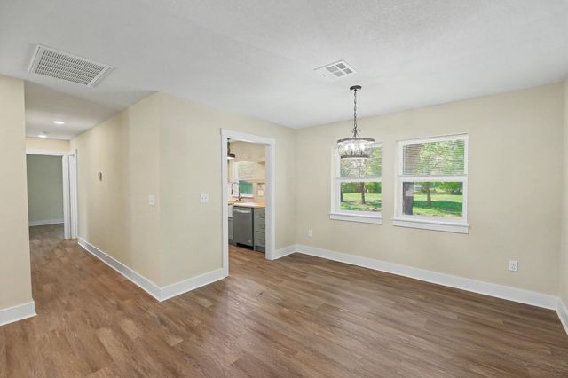 913 N Doris St, Wichita, KS 67212