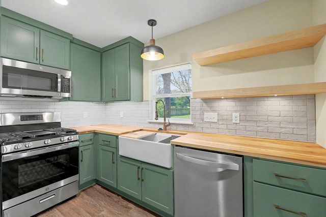 913 N Doris St, Wichita, KS 67212