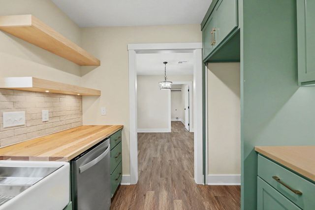 913 N Doris St, Wichita, KS 67212