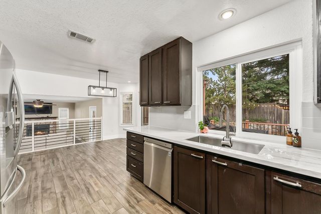 629 Hovey Way, Roseville, CA 95678