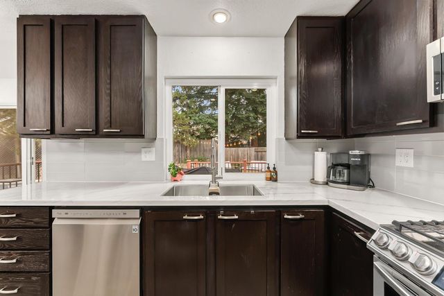 629 Hovey Way, Roseville, CA 95678