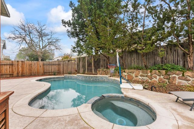 629 Hovey Way, Roseville, CA 95678