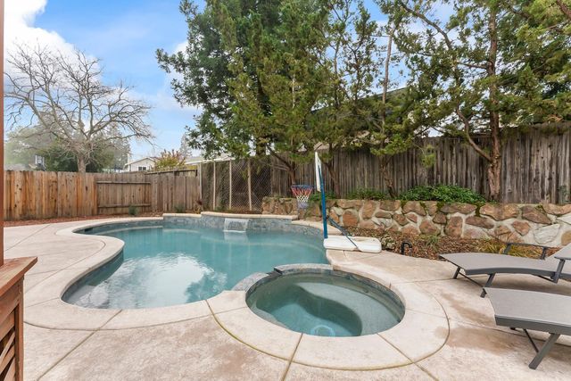 629 Hovey Way, Roseville, CA 95678