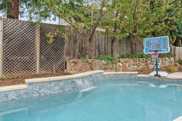 629 Hovey Way, Roseville, CA 95678