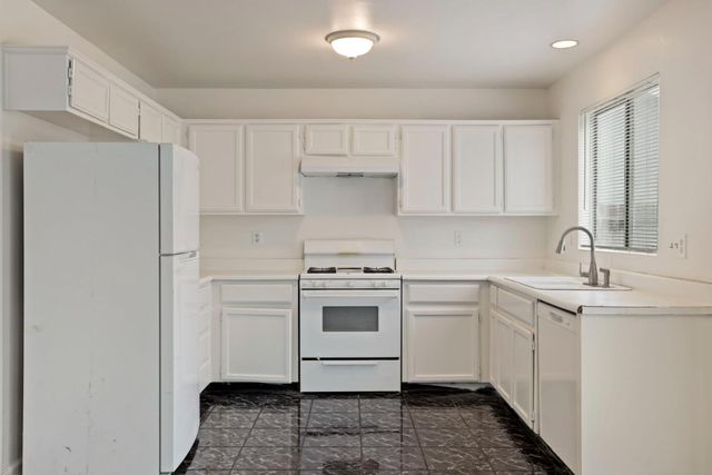 1888 Saint Lakes Way, Stockton, CA 95206