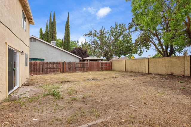 1888 Saint Lakes Way, Stockton, CA 95206