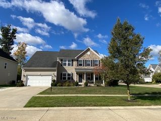 2424 Roxboro Street, Avon, OH 44011
