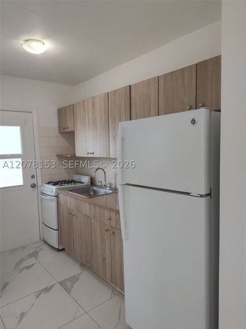 655 Eldron Dr 22, Miami Springs, FL 33166