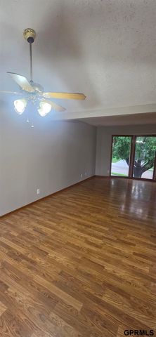 7809 S 71 Avenue, La Vista, NE 68128