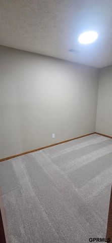 7809 S 71 Avenue, La Vista, NE 68128