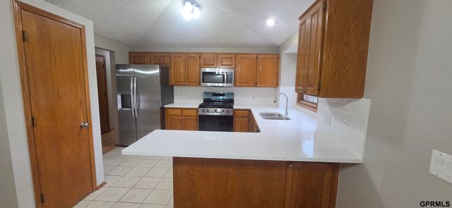 7809 S 71 Avenue, La Vista, NE 68128
