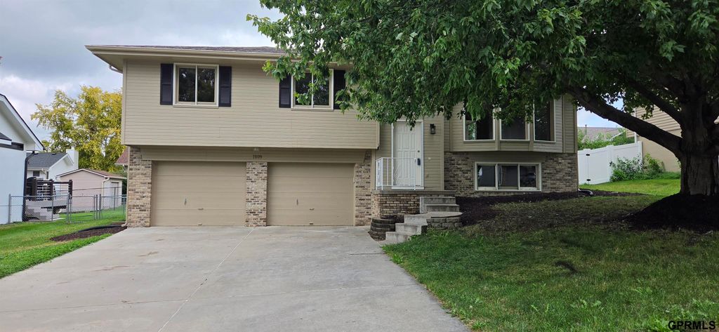 7809 S 71 Avenue, La Vista, NE 68128