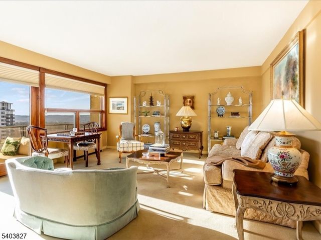 2 Claridge Dr 8IE, Verona Twp., NJ 07044