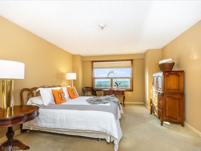 2 Claridge Dr 8IE, Verona Twp., NJ 07044