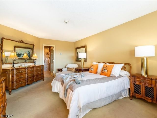 2 Claridge Dr 8IE, Verona Twp., NJ 07044